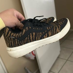 Wore once. About 5hours. Very comfortable but didn’t match much of my wardrobe.